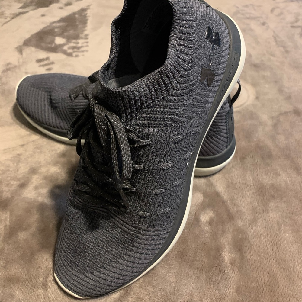 Underarmour soft sneaker.